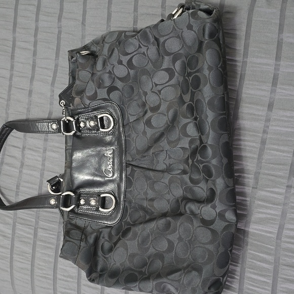 Ashley Coach Black Signature Shoulder Bag - Picture 2 of 10